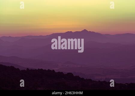 pochi minuti prima dell'alba: paesaggio pitoresque girato in andalusia, spagna Foto Stock