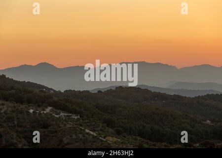 pochi minuti prima dell'alba: paesaggio pitoresque girato in andalusia, spagna (hdr) Foto Stock