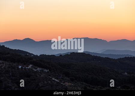 pochi minuti prima dell'alba: paesaggio pitoresque girato in andalusia, spagna Foto Stock