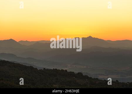 pochi minuti prima dell'alba: paesaggio pitoresque girato in andalusia, spagna (hdr) Foto Stock