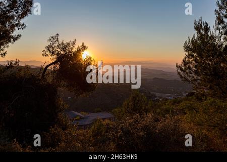 quando il sole si alza: paesaggio pitoresque girato in andalusia, spagna Foto Stock