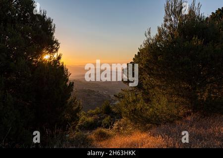 quando il sole si alza: paesaggio pitoresque girato in andalusia, spagna Foto Stock