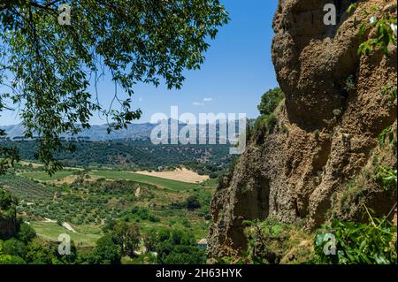 ronda pittoresca - una delle più grandi 'città bianche' di andalusia e le città antiche della spagna, appeso sul ripido cavallo el tajo. ronda. andalusia. spagna. Foto Stock