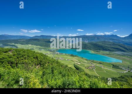 caldaro,provincia di bolzano,alto adige,italia. vista da altenburg al caldaro Foto Stock