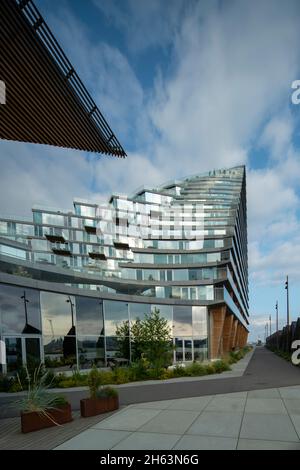 moderni edifici di appartamenti nella nuova zona portuale docklands, aarhus, jutland, danimarca Foto Stock