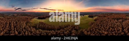 germania,turingia,masserberg,heubach,alberi morti,zona rennsteig,poco prima dell'alba,in parte retroilluminazione,panorama a 360° Foto Stock