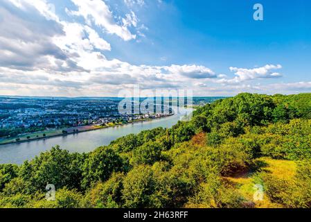 deutsches eck alla confluenza dei fiumi reno e mosella a coblenza, renania-palatinato, germania, europa Foto Stock