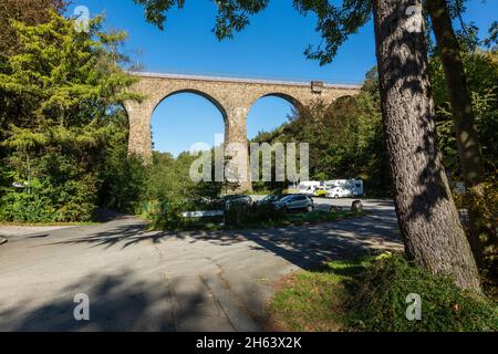 germania,velbert,velbert-mitte,bergisches terra,niederbergisches terra,niederberg,renania,renania settentrionale-vestfalia,eulenbachbruecke,detto saubruecke,eulenbachviadukt,ex ponte ferroviario sulla valle del rinderbach,oggi utilizzato per la bicicletta panoramica niederbergbahn Foto Stock