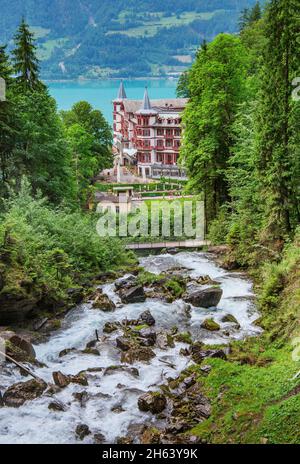 cascate di giessbach con lo storico grandhotel giessbach, axalp, aare, lago di brienz, alpi bernesi, oberland bernese, cantone di berna, svizzera Foto Stock