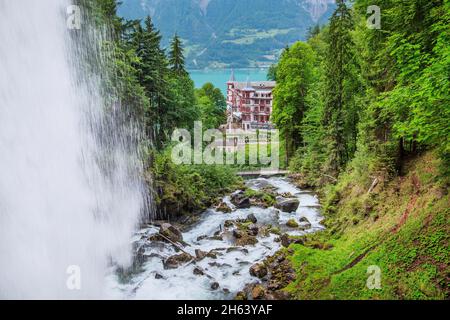 cascate di giessbach con lo storico grandhotel giessbach, axalp, aare, lago di brienz, alpi bernesi, oberland bernese, cantone di berna, svizzera Foto Stock