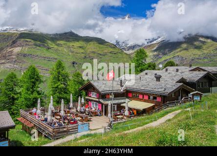 mountain inn con terrazza solarium sul riffelalp, zermatt, mattertal, alpi del vallese, vallese, svizzera Foto Stock