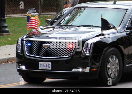Il motorcade del Presidente degli Stati Uniti Joe Biden in visita al Dodd Center for Human Rights presso l'Università del Connecticut di Storrs, CT, Stati Uniti, 15 ottobre 2021. Foto Stock