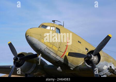 monumento ai seggiovia, monumento ai seggiovia di berlino, bomber raisin, douglas dc-3, francoforte sul meno, assia, germania Foto Stock