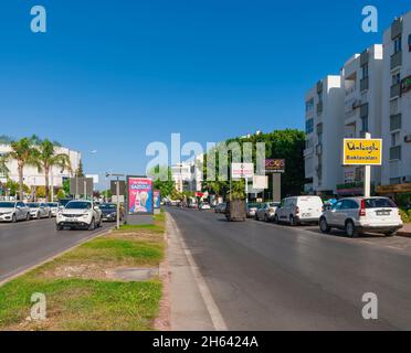 strada principale trafficata a muratpasa, antalya, turchia Foto Stock