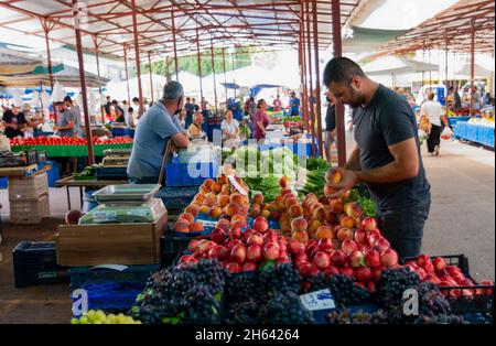 mercato di verdure e bancarella di verdure, muratpasa, antalya, turchia Foto Stock