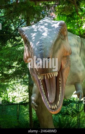 Seattle, Washington, Stati Uniti. Mostra di dinosauri Tyrannosaurus rex allo zoo Woodland Park. Foto Stock