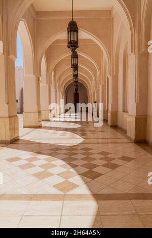 Arco della Moschea del Sultano Qaboos a Salalah, Oman Foto Stock