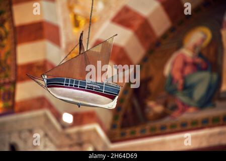 FRANCIA, BOUCHES DU RHONE (13) MARSIGLIA, BASILICO DI NOTRE DAME DE LA GARDE EX VOTO DA MARINAI Foto Stock