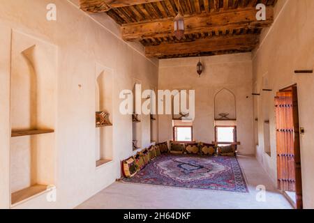 JABRIN, OMAN - 2 MARZO 2017: Una delle camere nel castello di Jabrin, Oman Foto Stock