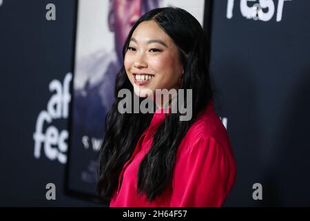 Hollywood, Stati Uniti. 12 novembre 2021. HOLLYWOOD, LOS ANGELES, CALIFORNIA, USA - 12 NOVEMBRE: L'attrice Awkwafina (Nora Lum) arriva al 2021 AFI Fest - prima mondiale di Apple Original Films' 'song wan' tenuto al TCL Chinese Theatre IMAX il 12 novembre 2021 a Hollywood, Los Angeles, California, Stati Uniti. (Foto di Xavier Collin/Image Press Agency/Sipa USA) Credit: Sipa USA/Alamy Live News Foto Stock