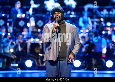 SOLO per USO EDITORIALE Gregory Porter partecipa alle prove al Royal Albert Hall di Londra, per il Royal British Legion's Festival of Remembrance, che si svolge nella sede di sabato. Data foto: Venerdì 12 novembre 2021. Foto Stock