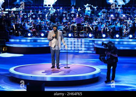 SOLO per USO EDITORIALE Gregory Porter partecipa alle prove al Royal Albert Hall di Londra, per il Royal British Legion's Festival of Remembrance, che si svolge nella sede di sabato. Data foto: Venerdì 12 novembre 2021. Foto Stock