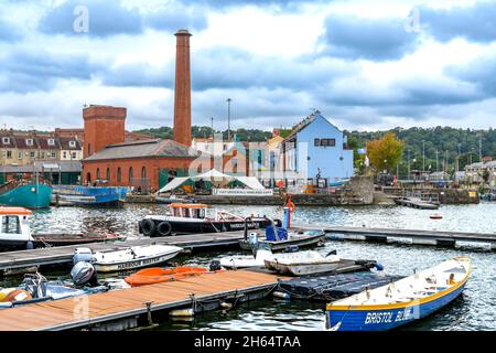 Case colorate, antiche e moderne nel quartiere Hotwells di Bristol. Girato da Bristol Marina a nord di Spike Island. Foto Stock