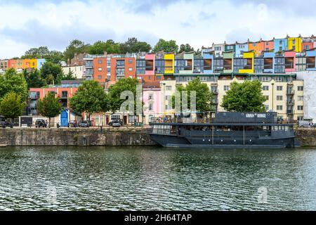 Case colorate, antiche e moderne nel quartiere Hotwells di Bristol. Girato da Bristol Marina a nord di Spike Island. Foto Stock
