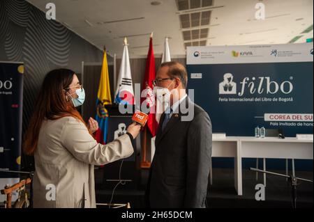 Choo Jong-Youn Ambasciatore per la repubblica di Corea del Sud in Colombia durante l'annuncio dell'evento da parte del Ministero della Cultura della Colombia dell'invitatio Foto Stock