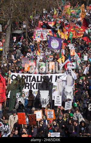 "Mettere le persone al primo marzo” una manifestazione per sollevare questioni prima della conferenza del G20 che si terrà a Londra il 2 aprile, sul cris finanziario globale Foto Stock
