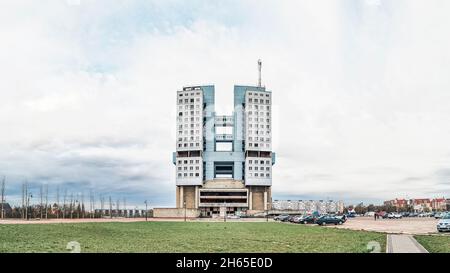 Casa dei sovietici a Kaliningrad, un edificio abbandonato nello stile architettonico del modernismo sovietico Foto Stock