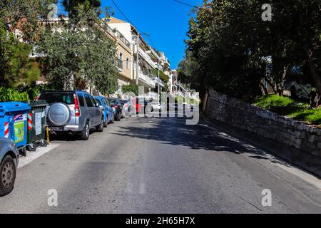 Atene, Grecia - 08 novembre 2021 paesaggio urbano del centro di Atene, una città emblematica e la capitale della Grecia Foto Stock