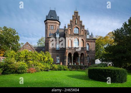 Germania, Monheim am Rhein, Reno, Bergisches Land, Niederbergisches Land, Niederberg, Renania settentrionale-Vestfalia, NRW, Marienburg Monheim, Casa di campagna, Lodge, edificio in mattoni, neo-gotico, edificio per eventi, centro conferenze e centro congressi Foto Stock