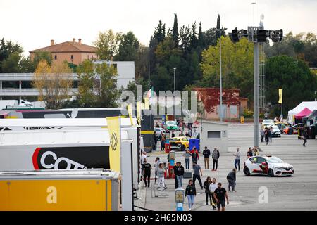 Barcellona, Spagna. 13 Nov 2021. Ambiente durante il 14° round della Clio Cup Europe 2021, dal 12 al 14 novembre 2021 sul circuito di Barcellona-Catalunya, a Montmelo, vicino Barcellona, Spagna - Foto Eric Alonso / DPPI Credit: DPPI Media/Alamy Live News Foto Stock