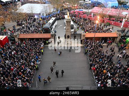 13 novembre 2021; Twickenham, Londra, Inghilterra, Autumn Series International Rugby, Inghilterra contro Australia: La squadra australiana arriva al Twickenham Stadium Foto Stock