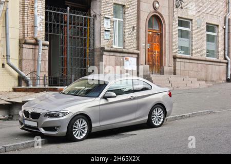 Kiev, Ucraina - 2 settembre 2017: BMW serie 2 in città Foto Stock