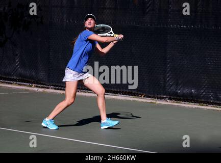 Il professionista di tennis Marina Oetiker, giocando al Downtown Tennis Club, a New York City, 21/2021/10 modello rilasciato Foto Stock