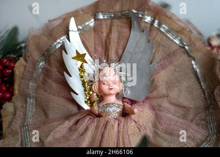 Vintage1950s Dibro Christmas Tree Fairy su una corona fatta a mano Foto Stock