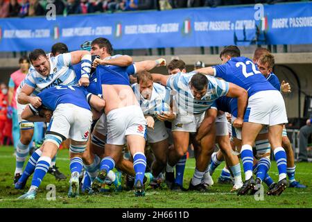 Treviso, Italia. 13 Nov 2021. Facundo Bosch (Argentina) ha goung out dal maul durante Test Match 2021, Italia vs Argentina, Autumn Nations Cup rugby match a Treviso, Italia, Novembre 13 2021 Credit: Independent Photo Agency/Alamy Live News Foto Stock