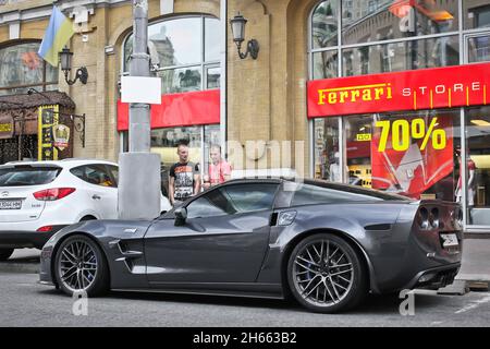 Kiev, Ucraina. 6 settembre 2013: American Muscle car Chevrolet Corvette ZR1 parcheggiato in città Foto Stock