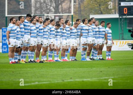 Treviso, Italia. 13 Nov 2021. Team Argentina durante l'inno nazionale durante Test Match 2021, Italia vs Argentina, Autumn Nations Cup rugby match a Treviso, Italia, Novembre 13 2021 Credit: Independent Photo Agency/Alamy Live News Foto Stock