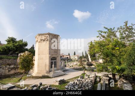 Atene, Grecia. Novembre 2021. La Torre dei Venti nel sito archeologico romano di Agora nel centro della città Foto Stock