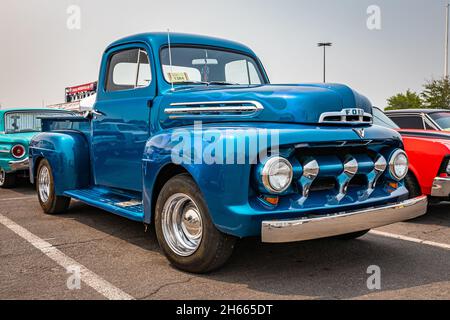 Reno, NV - 6 agosto 2021: 1951 Ford F1 pick-up furgone ad una mostra locale auto. Foto Stock