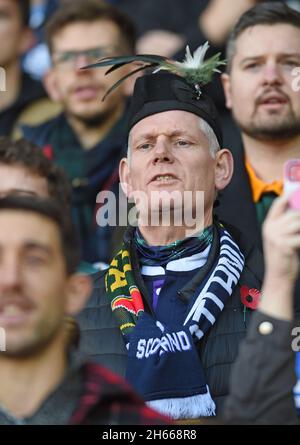 Edimburgo, Scozia, 13 novembre 2021. Gli appassionati della Scozia durante la partita Autumn Nation Series al Murrayfield Stadium di Edimburgo. Il credito dell'immagine dovrebbe leggere: Neil Hanna / Sportimage Foto Stock