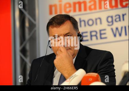 Vienna, Austria. Settembre 21, 2015. Conferenza stampa con il membro del Presidio di Stato a tre persone della Repubblica di Srpska Milorad Dodik (parte SNSD) Foto Stock