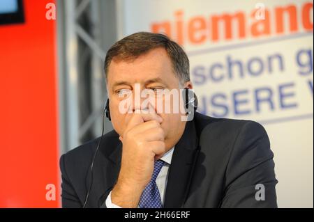 Vienna, Austria. Settembre 21, 2015. Conferenza stampa con il membro del Presidio di Stato a tre persone della Repubblica di Srpska Milorad Dodik (parte SNSD) Foto Stock