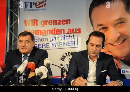 Vienna, Austria. Settembre 21, 2015. Conferenza stampa con il Presidio di Stato in tre persone della Repubblica di Srpska Milorad Dodik (partito SNSD) e Heinz Christian Strache (FPÖ) nel centro stampa della FPÖ Foto Stock