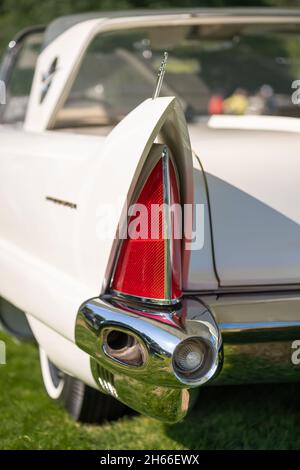 GROSSE POINTE SHORES, MI/USA - 19 SETTEMBRE 2021: Primo piano di un faro posteriore Packard Predictor Concept Car 1956, vicino a Detroit, Michigan. Foto Stock