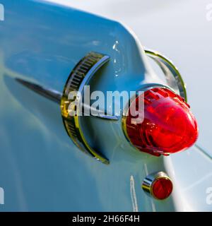 GROSSE POINTE SHORES, MI/USA - 19 SETTEMBRE 2021: Primo piano di un faro posteriore Chrysler Imperial Crown Southampton del 1959, EyesOn Design, Detroit. Foto Stock