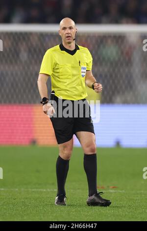 Roma, Italia, 12 novembre 2021. L'arbitro Anthony Taylor d'Inghilterra durante la partita di qualificazione della Coppa del mondo FIFA allo Stadio Olimpico di Roma. Il credito d'immagine dovrebbe essere: Jonathan Moscrop / Sportimage Foto Stock